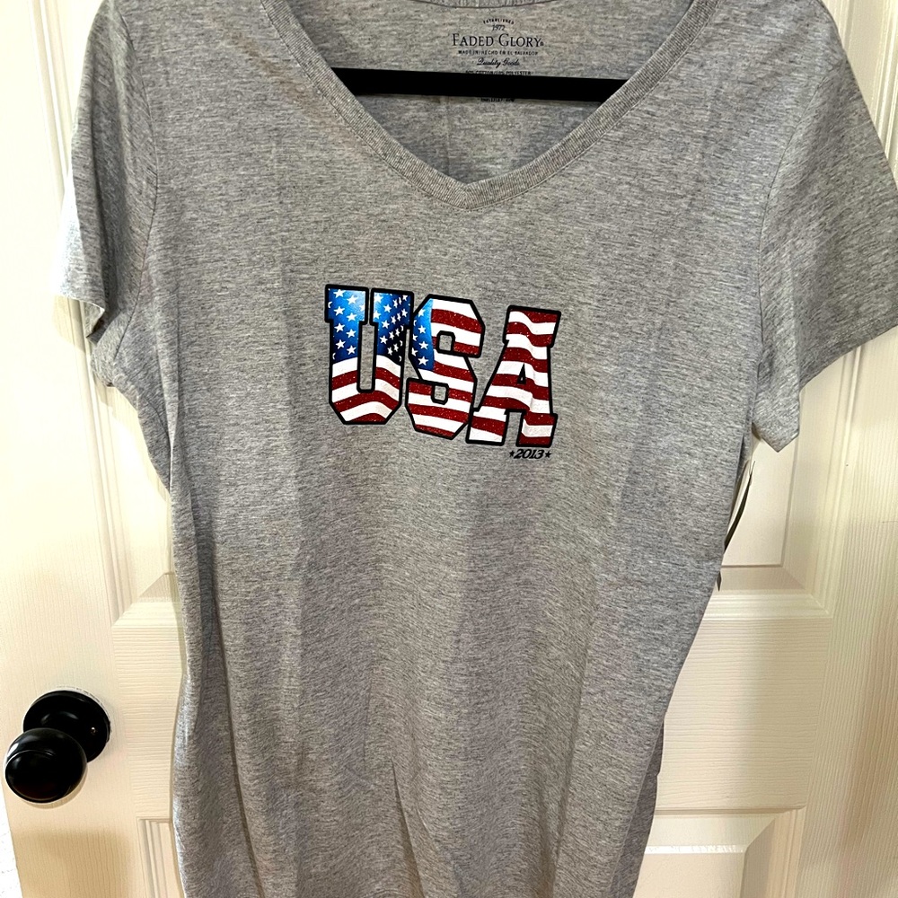Woman’s Faded Glory short sleeve tee, gray with USA on front XL NWT